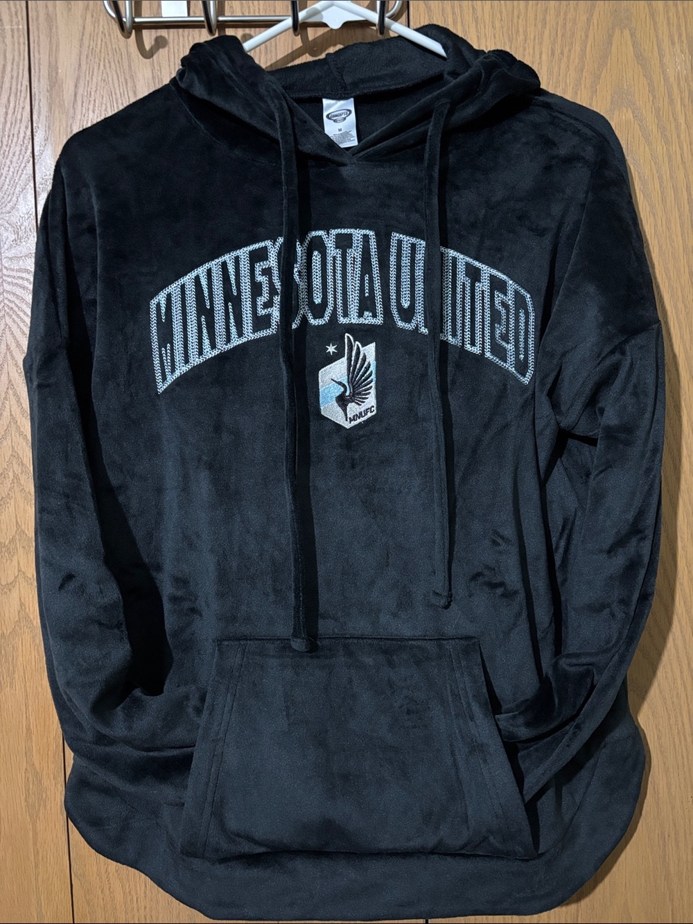 Minnesota United women’s M Black Pullover Hoodie velour